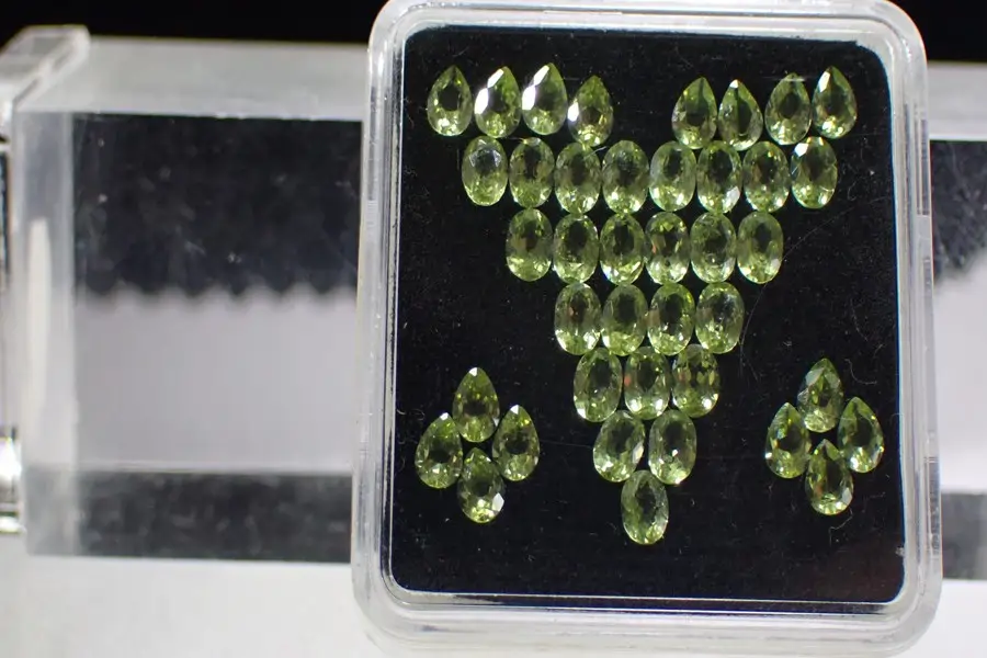 Peridot broušený ovál 4x3x2,5mm