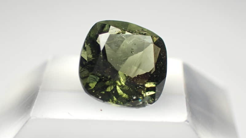 Broušený vltavín - 1,6ct