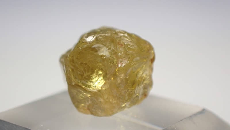 Grosular var Demantoid