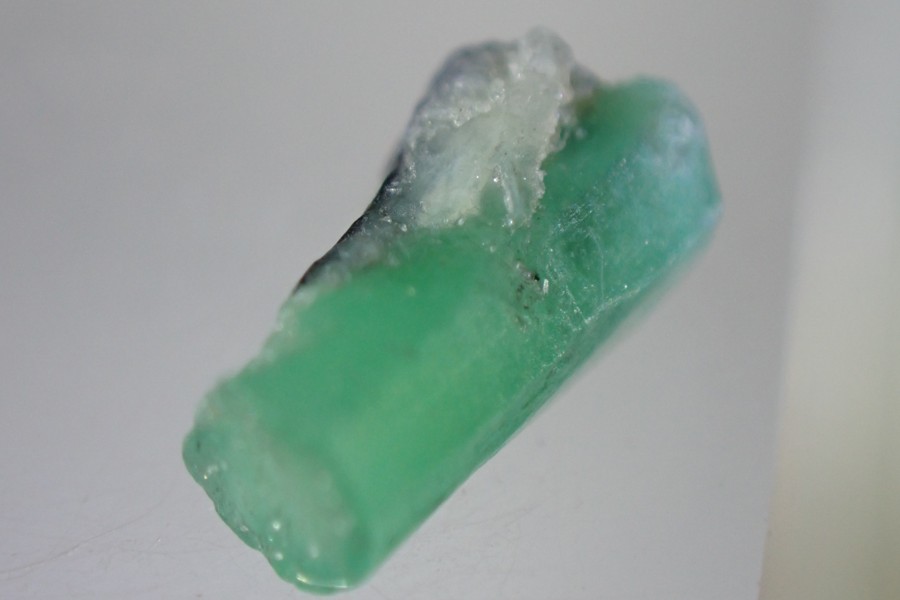 Smaragd - krystal smaragdu z kolumbie 0,9ct