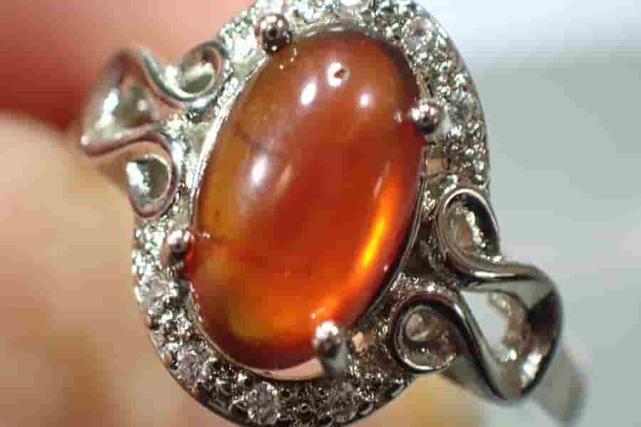 Prsten s broušeným hessonitem