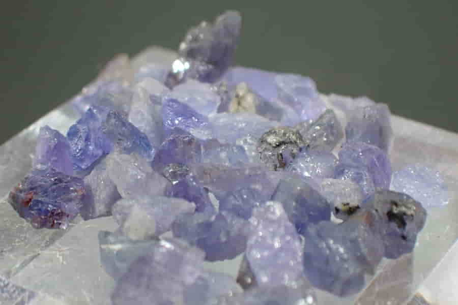 Tanzanit - krystaly lot 37ct