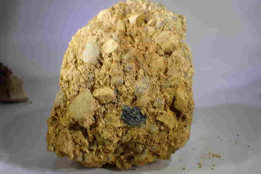 Vltavín v hornině / moldavite in situ