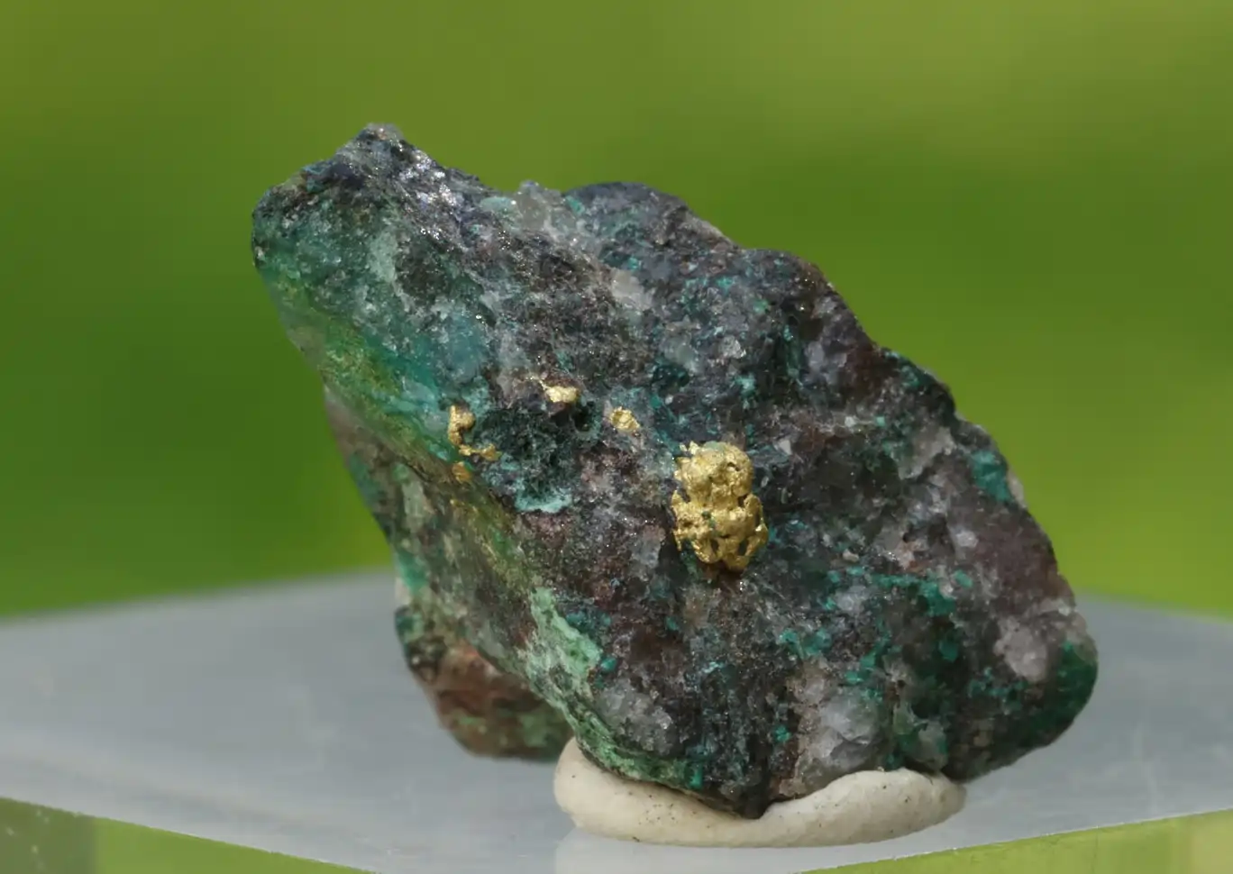 Zlato v malachitu Namíbie 18x10x12,5mm 2,13g
