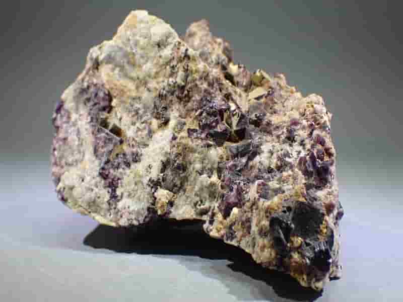Fialový fluorit