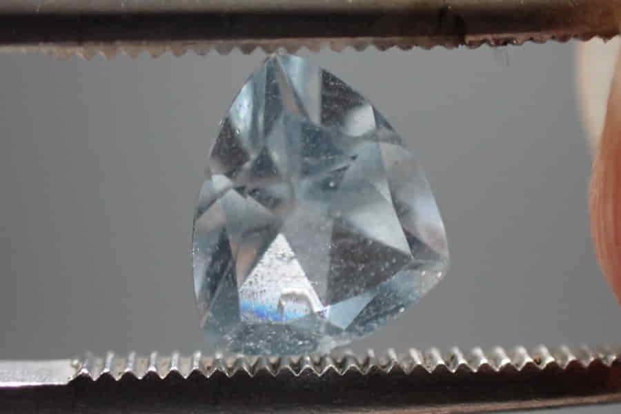 Broušený topaz Triangl 0,77ct 6x6mm