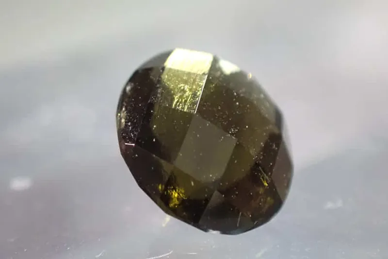 Moravský vltavín fasetovaný broušený 8x8mm
