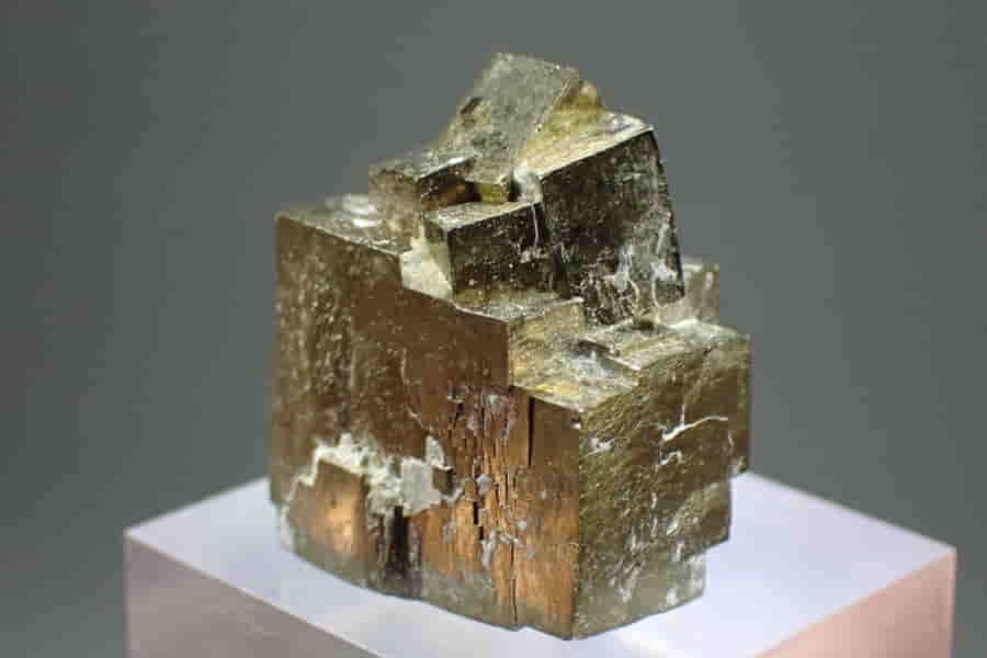Pyrit multigrow krystal z Navajunu