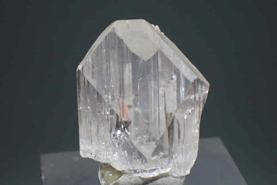 Danburit krystal drahokamová kvalita