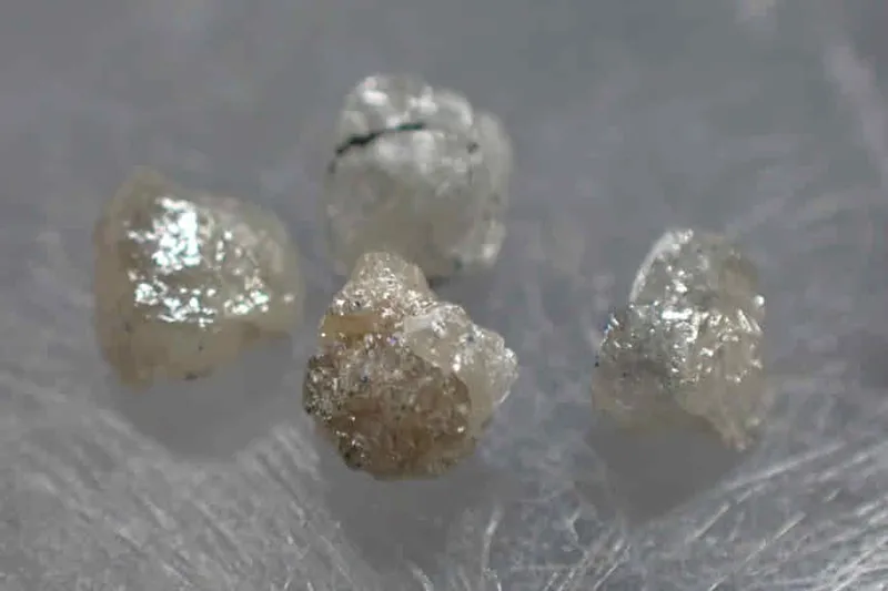 Diamant surový přírodní 4ks 0,85ct