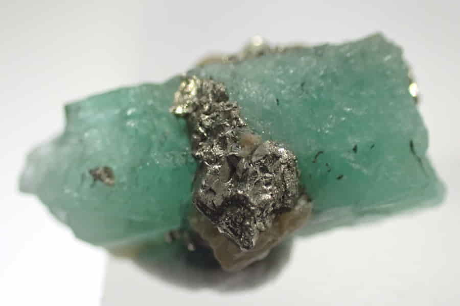 Smaragd, pyrit -  kolumbie