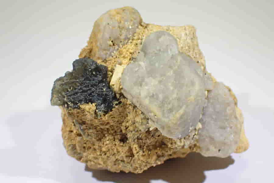 Vltavín v sedimentu / moldavite in itu