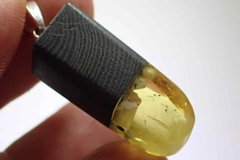 Přívěsek Jantar / Subfosilní Dub 28x11x9mm