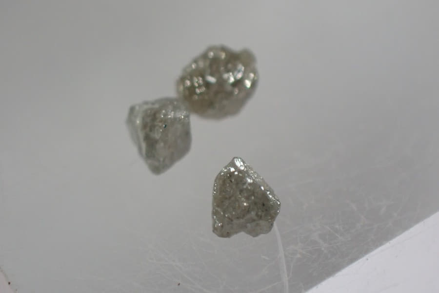 Diamant surový přírodní 3ks 0,55ct