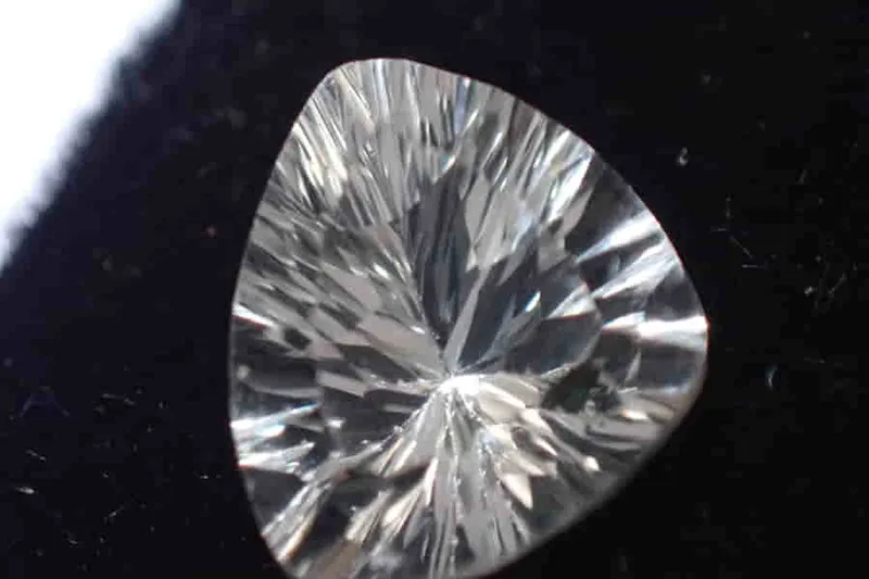 Topaz - Broušený přírodní 9x9mm - 2,9ct