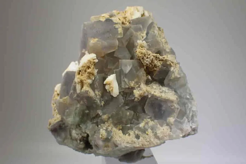 Fluorit s barytem San Calogero 86x63x68