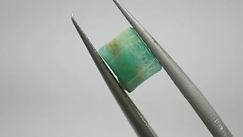 Smaragd z Kolumbie 1,5ct krystal