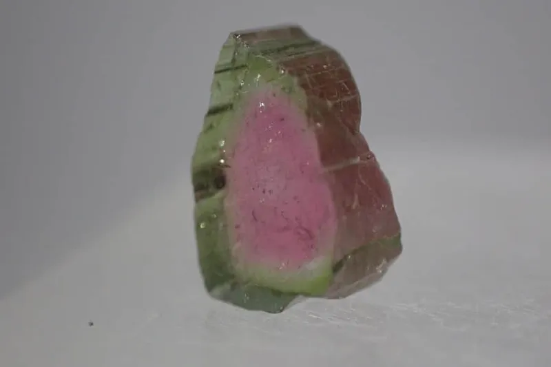 Leštěný plátek melounového turmalínu 6,7x5,3x3mm 1,2ct