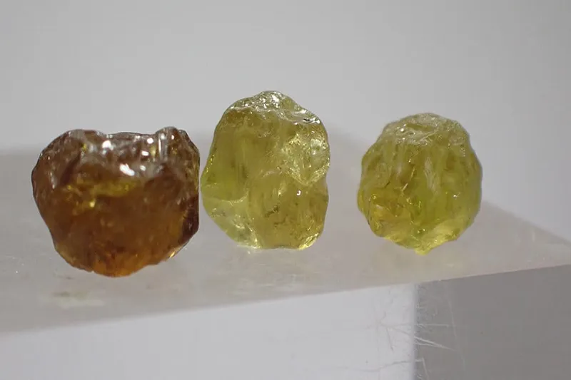 Mali garnet - grossular x andradit facet rough krystaly 3ks set