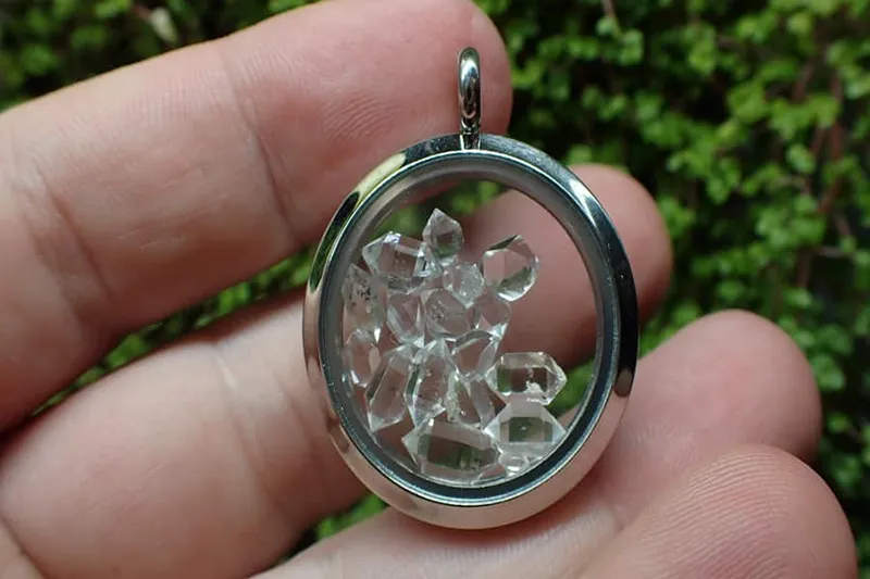 Ocelový přívěsek na krk s Křišťálem var. Herkimer Diamond