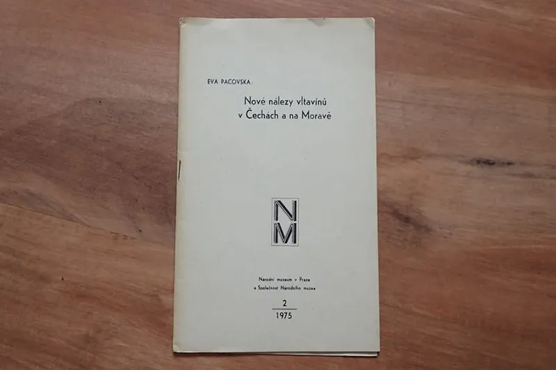 Ultra rare - Nové nálezy vltavínů v Čechách a na Moravě z roku 1975 - sborník