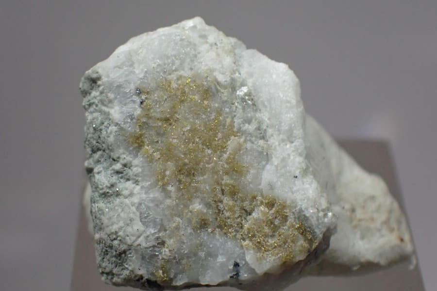 Mikrokrystalické zlato v hornině z Hondruši Slovensko  20x20x8,5mm