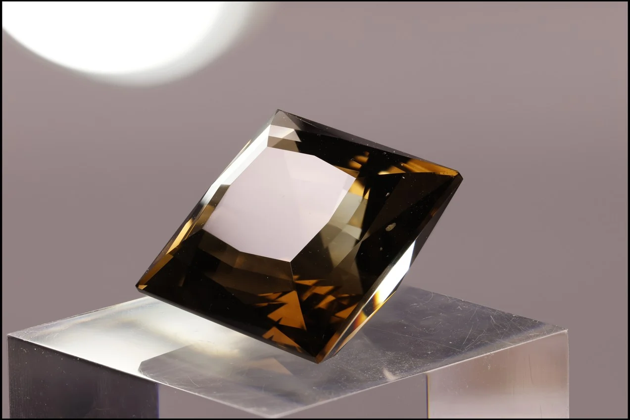 Broušená záhněda z Jižních Čech, dvoubarevná - Zdíky 37,7ct 20x19x13,6mm