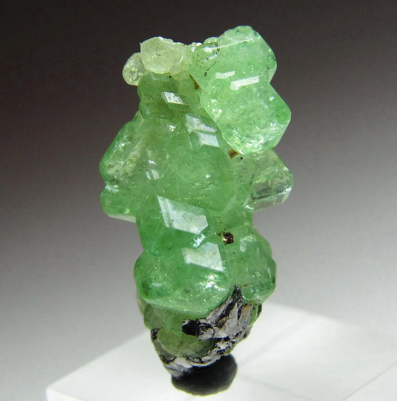 Tsavorit - srostlice tsavoritu zeleného granátu 11x6x5mm