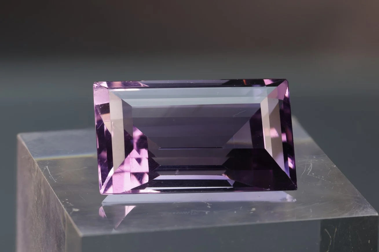 Broušený ametyst 20x12,5x9,5mm / 18ct 