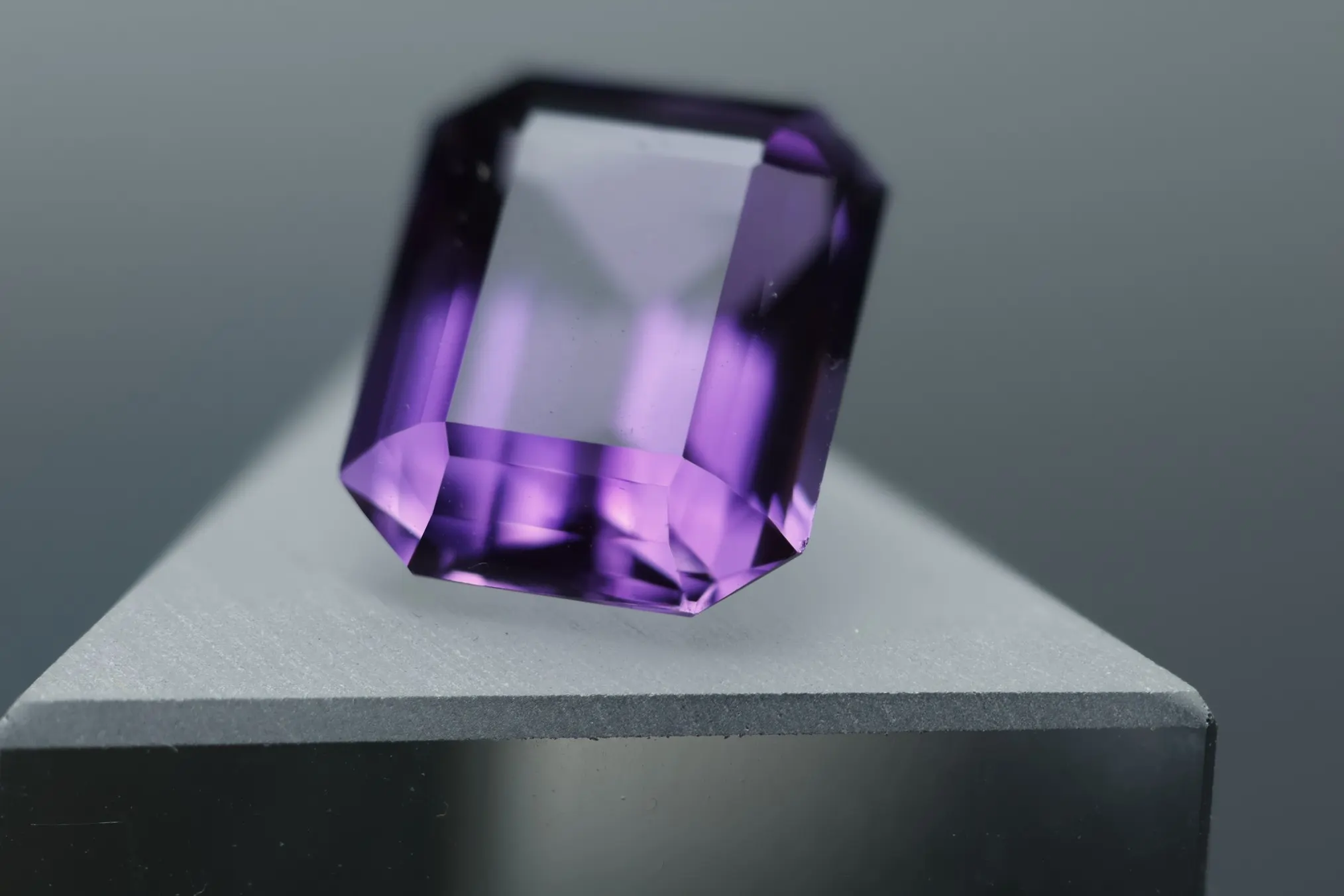 Broušený ametyst 14,9x12,5x8,7mm - 10,7ct
