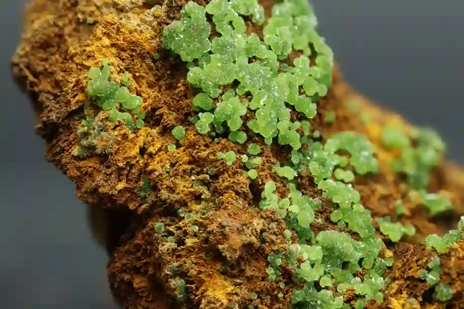 Cu adamin (adamite) Lavrion Řecko 38x20x20