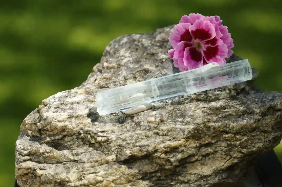 Akvamarín ukončený krystal Luxusní 51x7x6,7mm 5,3g