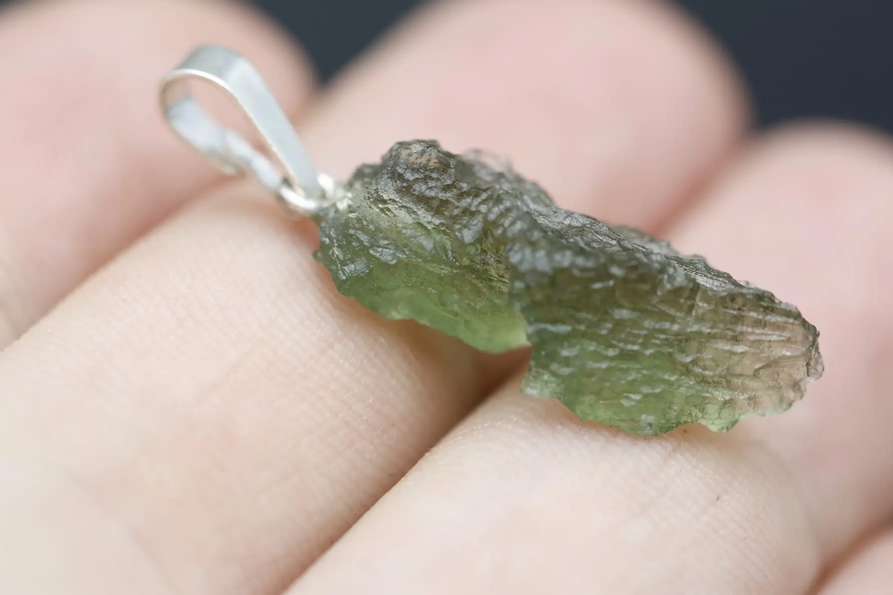 Vltavín přívěsek se stříbrným klipem 2,05g