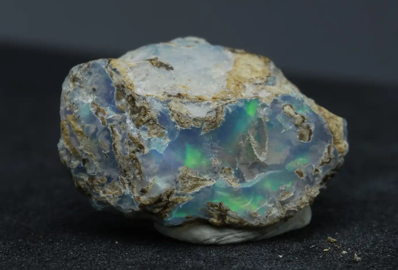Drahý opál z Etiopie - 5,4ct 15,3x12x7,2mm