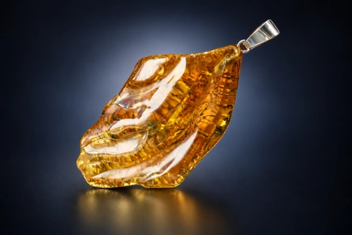 Jantarový přívěsek se stříbrným klipem 4,86g