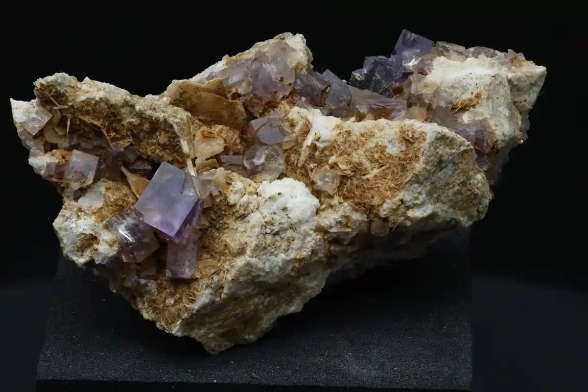 Fluorit s fantomem Berbes Spain 65x35x30mm
