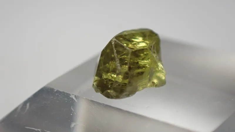 Grosular var Demantoid