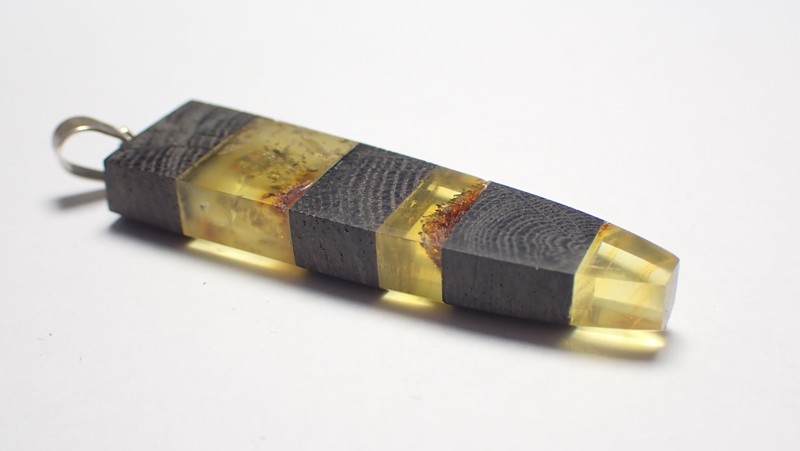 Přívěsek Jantar / Subfosilní Dub 46x12x7mm