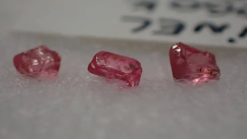 Spinel Mogok lot 3kusy krystalů 