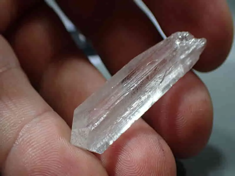 Danburit, San Luis Potosi, Mexiko 43x10x8mm
