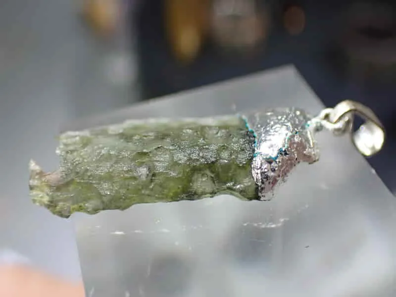 Vltavín přívěsek 28x11x4mm