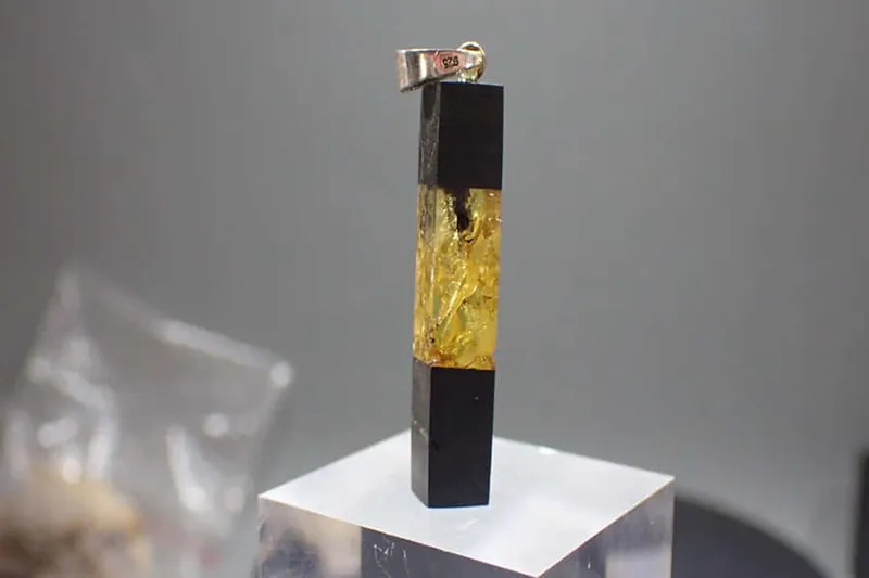 Přívěsek Jantar / Subfosilní Dub 33x6x7mm