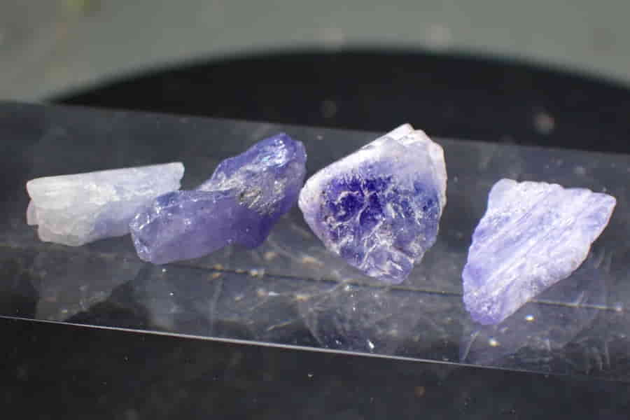 Tanzanit krystaly set 4 kusy