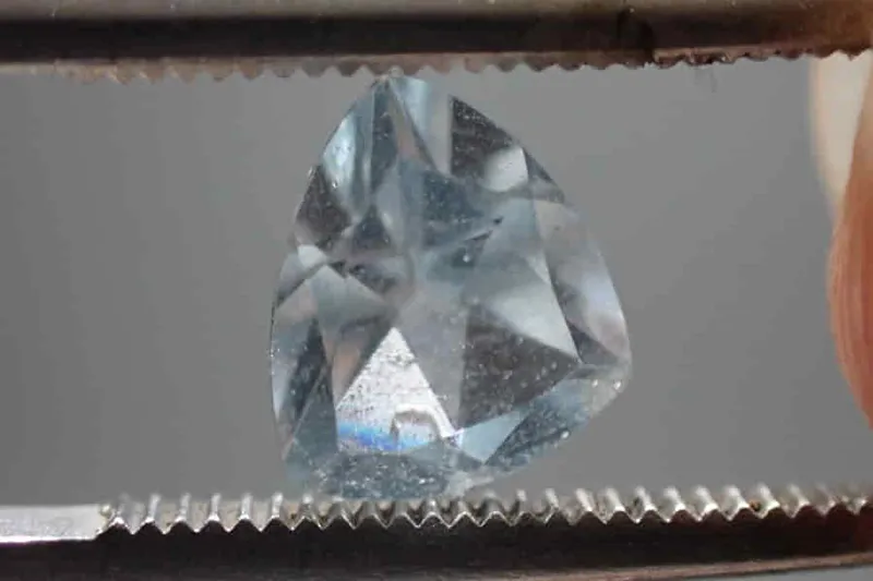 Broušený topaz Triangl 0,77ct 6x6mm